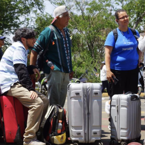 Cierra y suspende vuelos aeropuerto de Oaxaca por bloqueo de maestros de la Sección 22 del SNTE